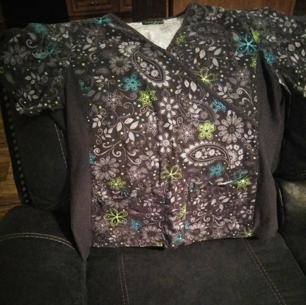 Cherokee scrub top xl